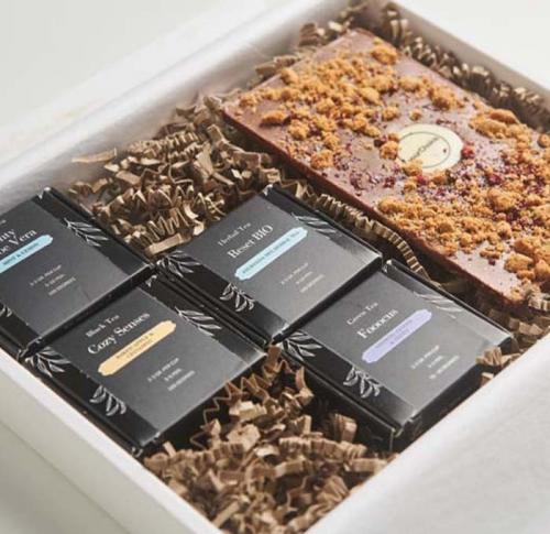 Branded Luxury 4 Zen Teas And Belgian Chocolate Bar Gift Box